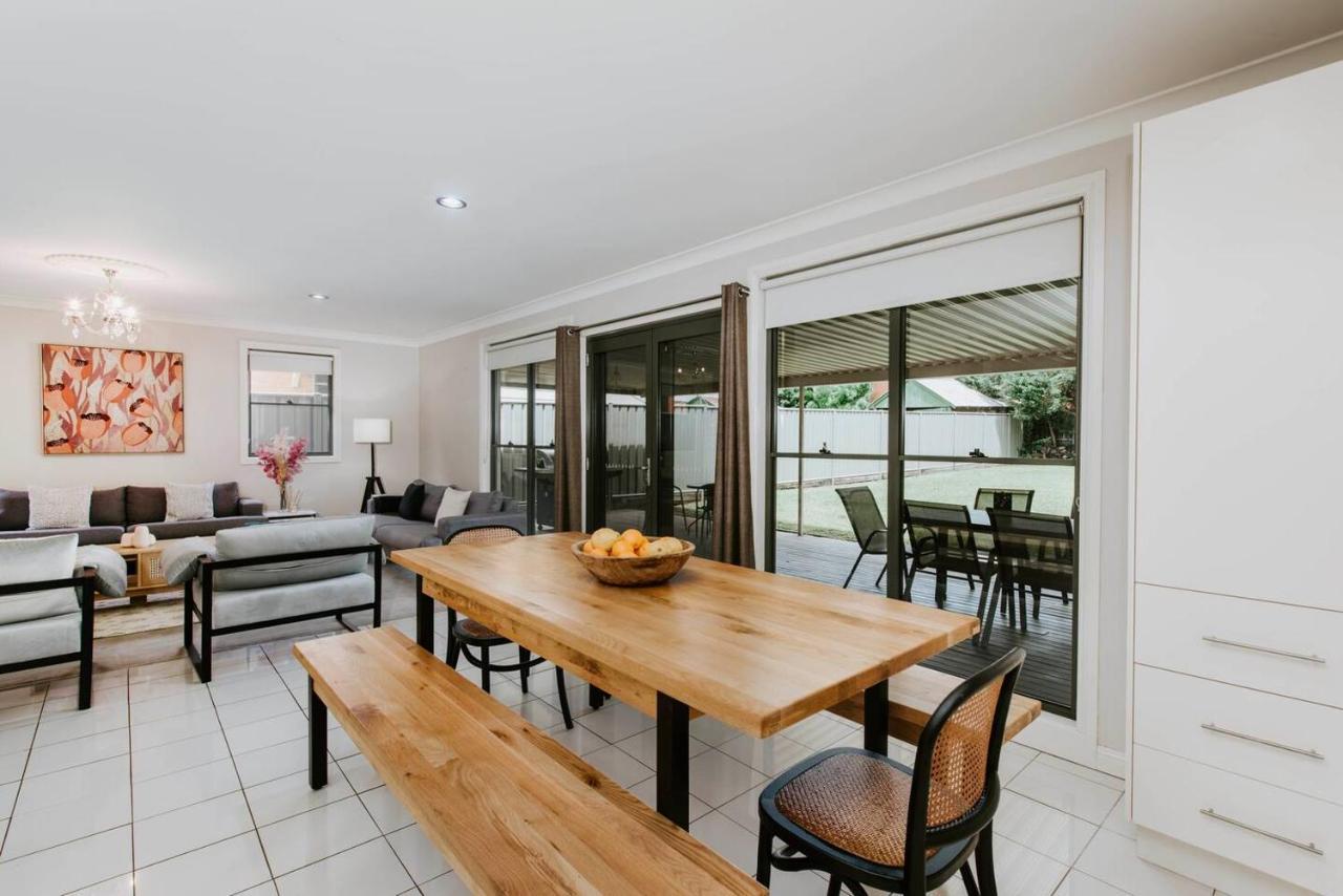 Gladstone Blush - A Heart Of Group Getaway Holiday home *