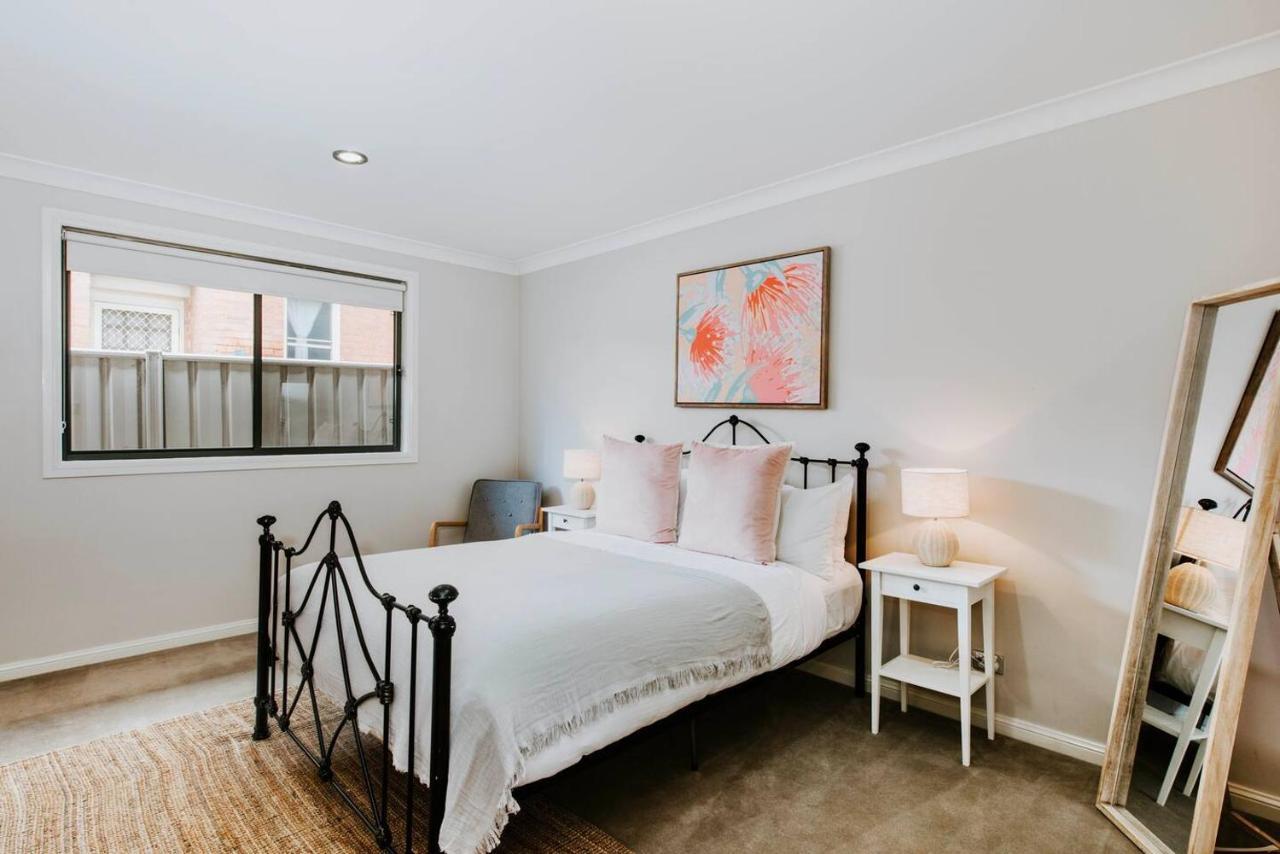 Gladstone Blush - A Heart Of Group Getaway Holiday home Mudgee