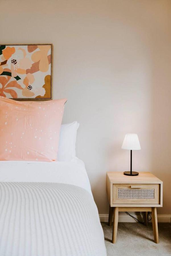 Gladstone Blush - A Heart Of Group Getaway Holiday home *